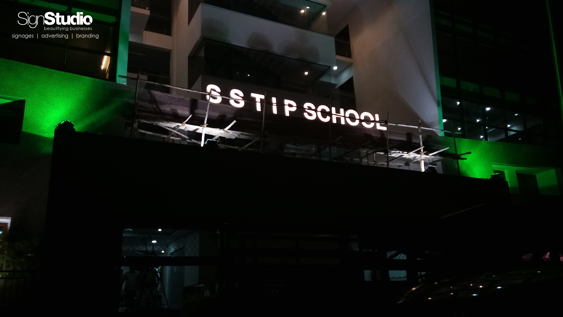 Alu-Acrylic-led-sstip-school